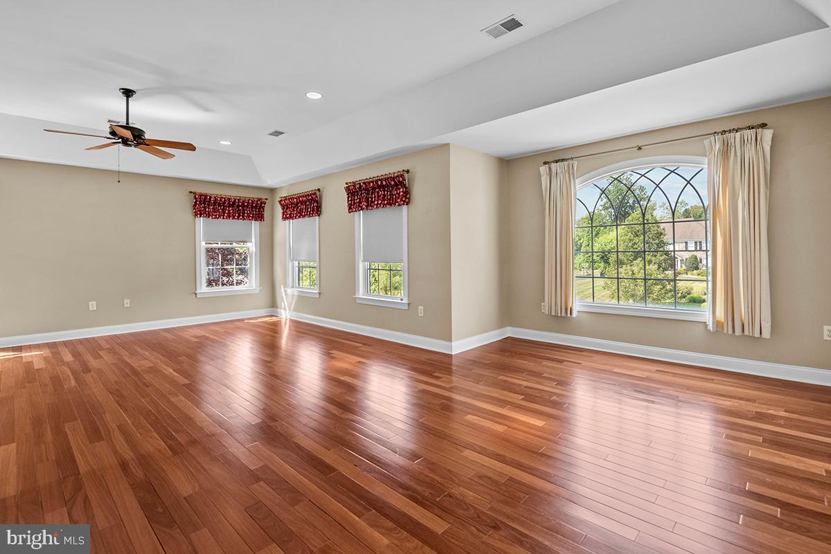 PONDVIEW - Residential