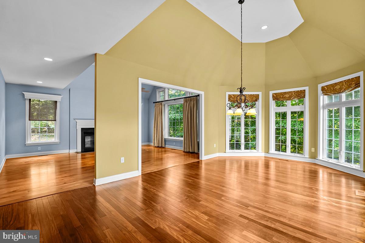 PONDVIEW - Residential