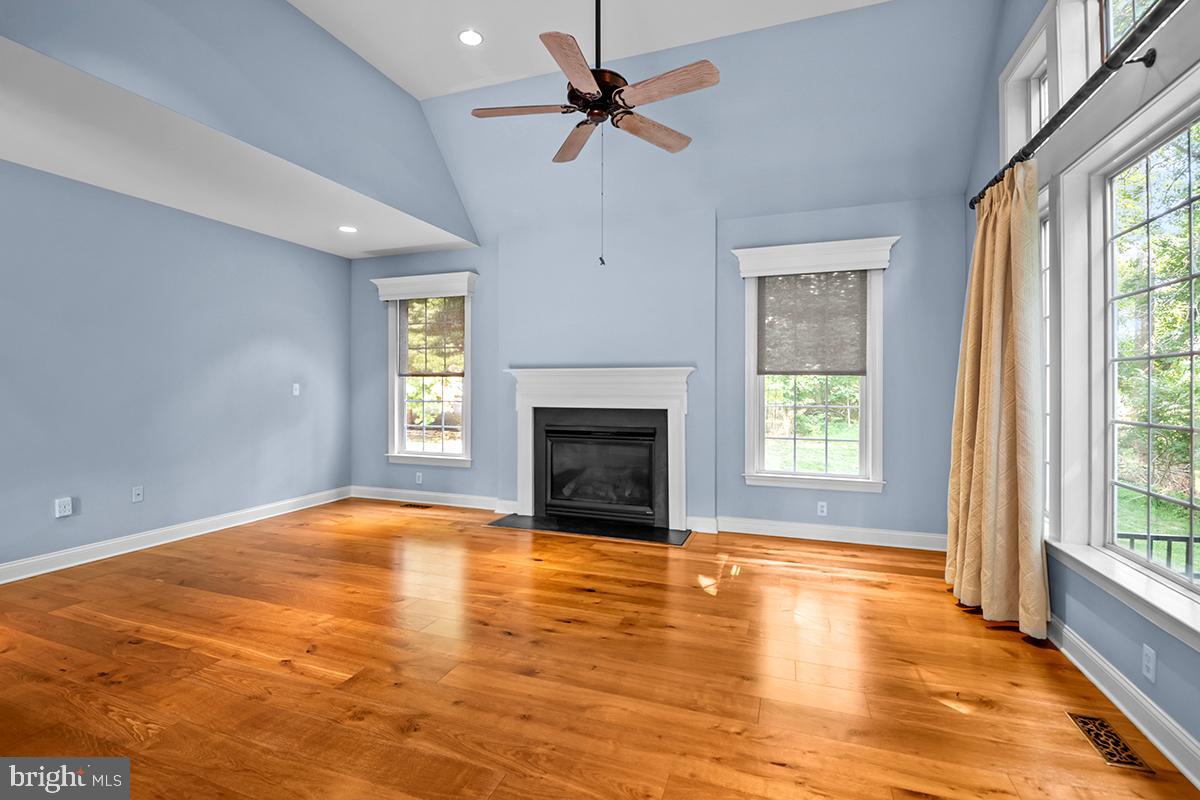 PONDVIEW - Residential