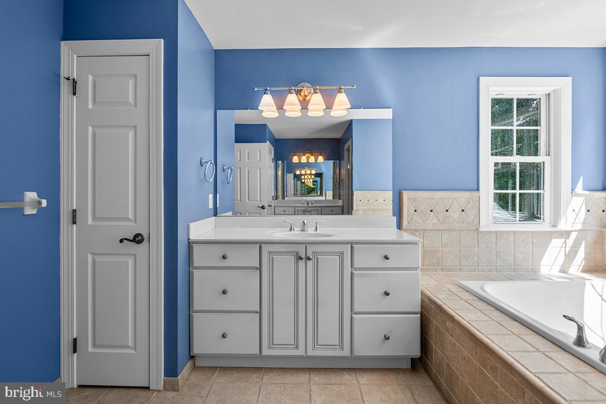 PONDVIEW - Residential