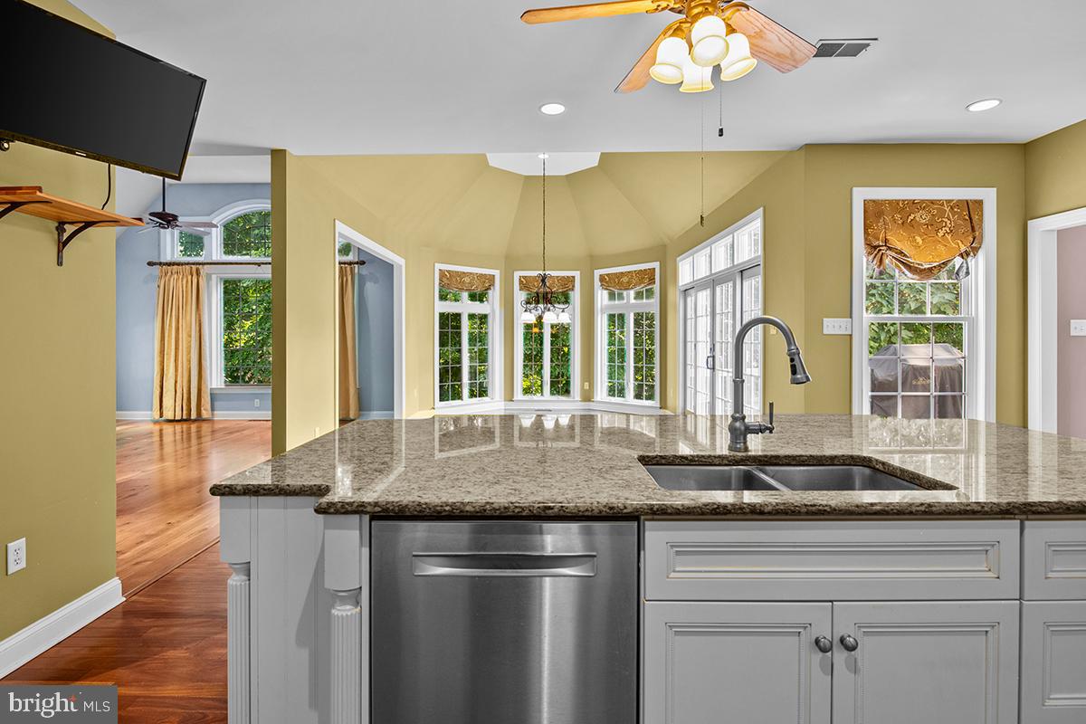 PONDVIEW - Residential