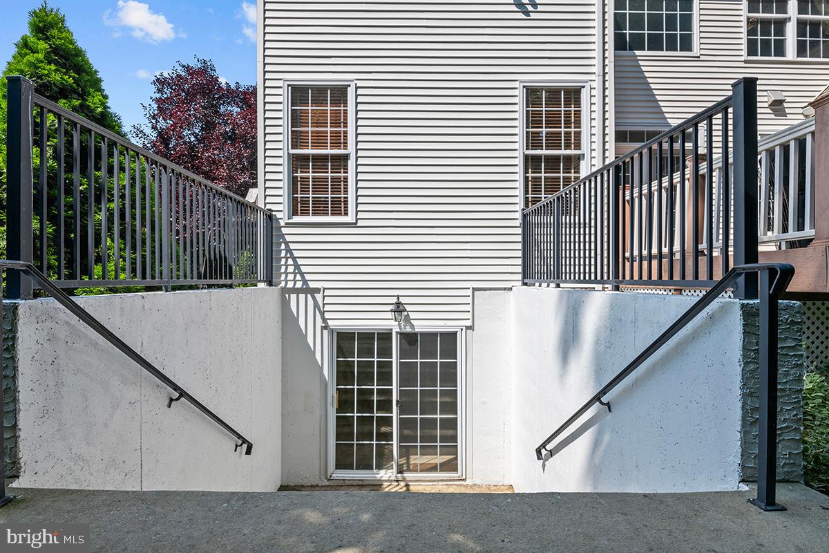 PONDVIEW - Residential