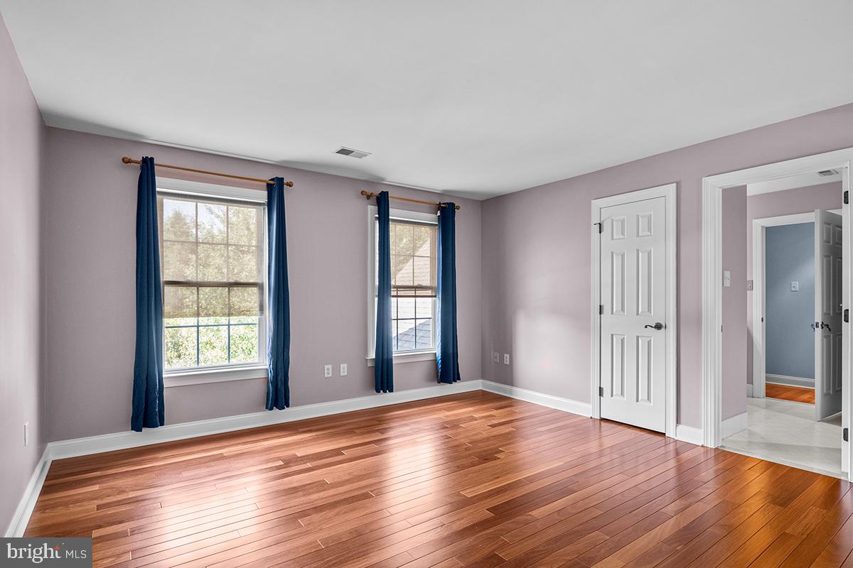 PONDVIEW - Residential