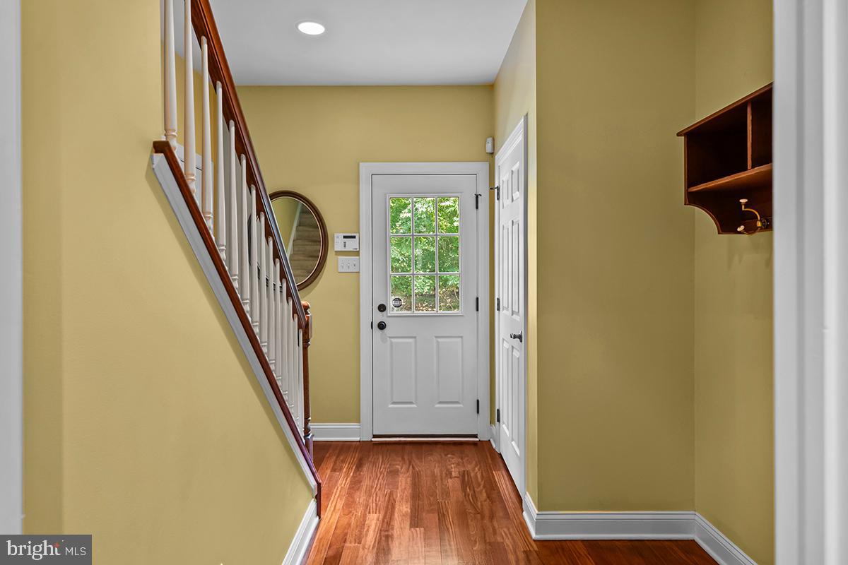 PONDVIEW - Residential