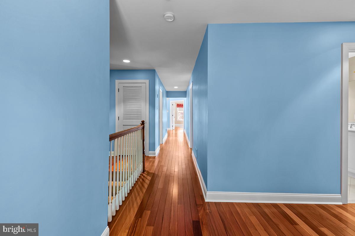 PONDVIEW - Residential