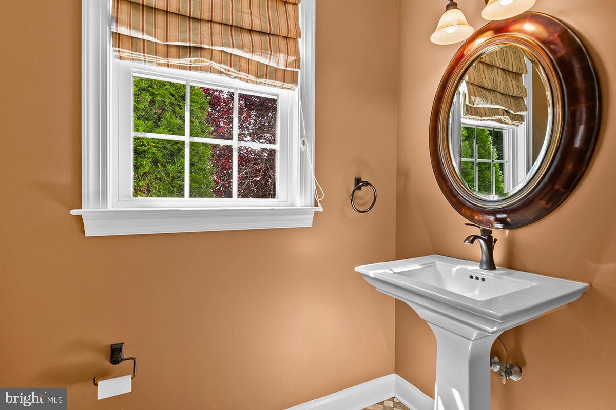 PONDVIEW - Residential