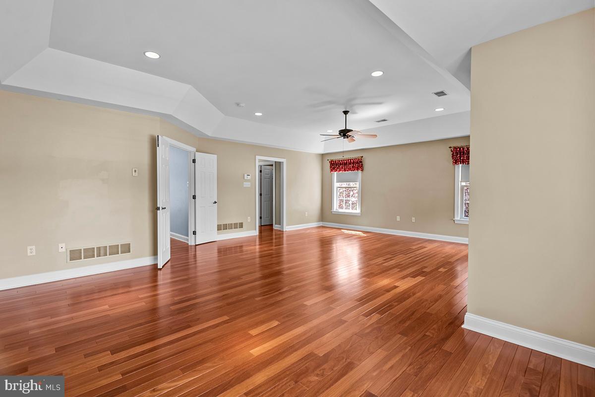 PONDVIEW - Residential