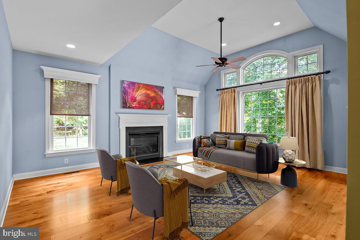 PONDVIEW - Residential