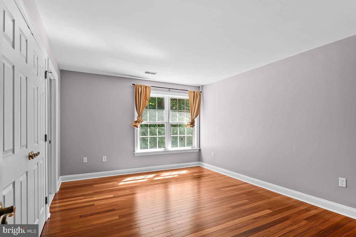 PONDVIEW - Residential