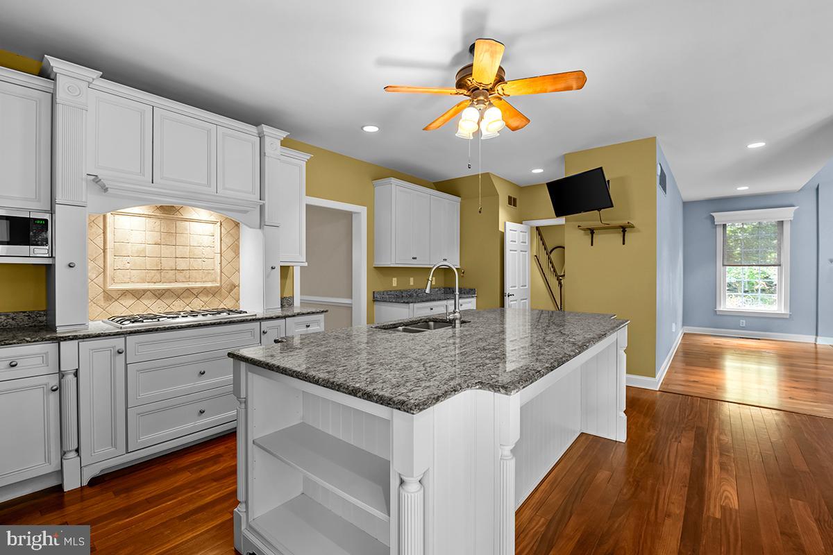 PONDVIEW - Residential