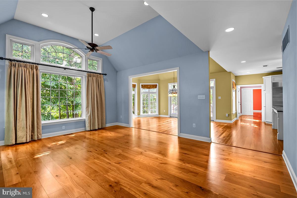 PONDVIEW - Residential