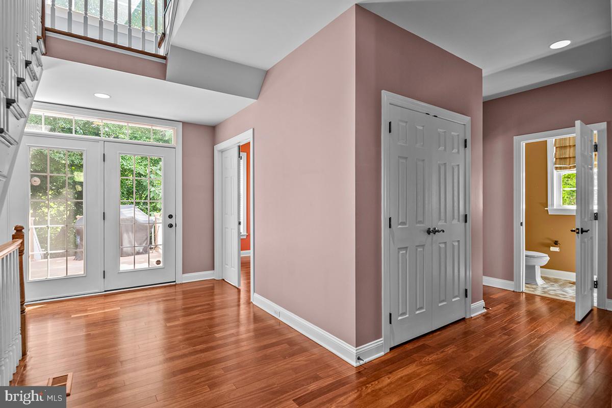 PONDVIEW - Residential