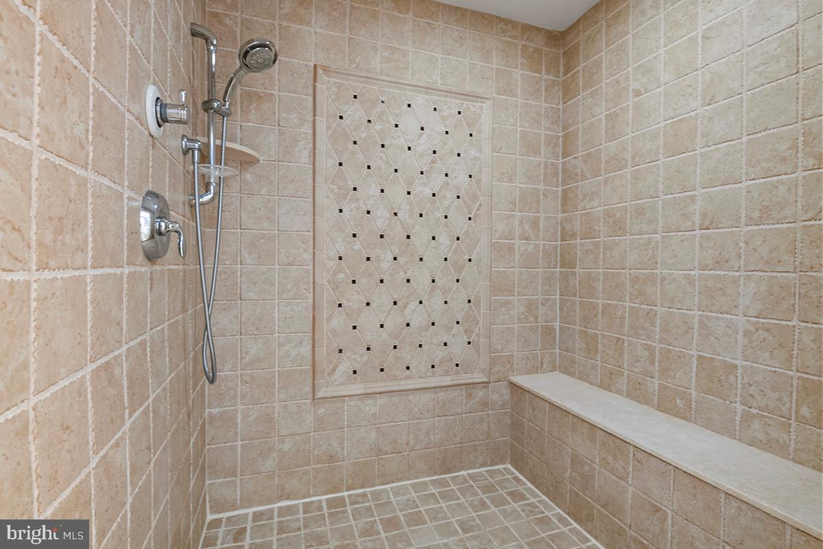 PONDVIEW - Residential