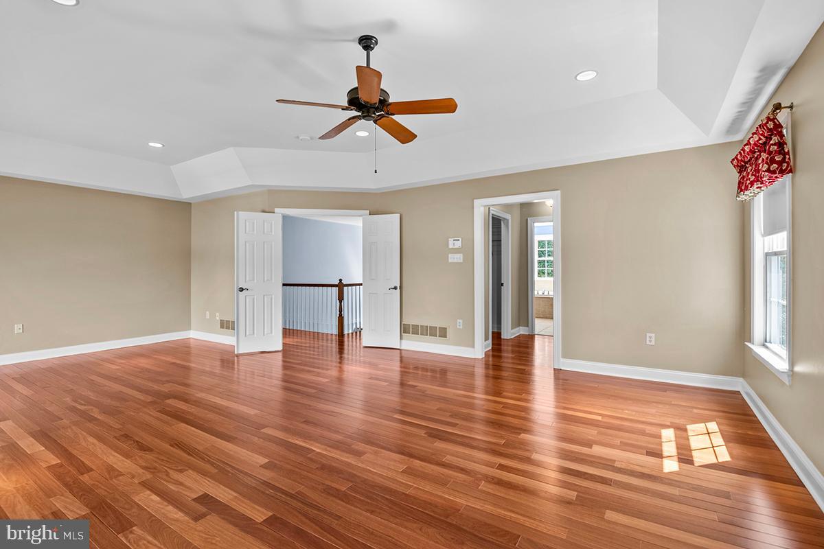 PONDVIEW - Residential