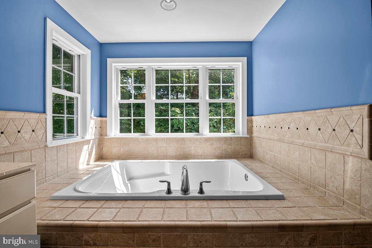 PONDVIEW - Residential