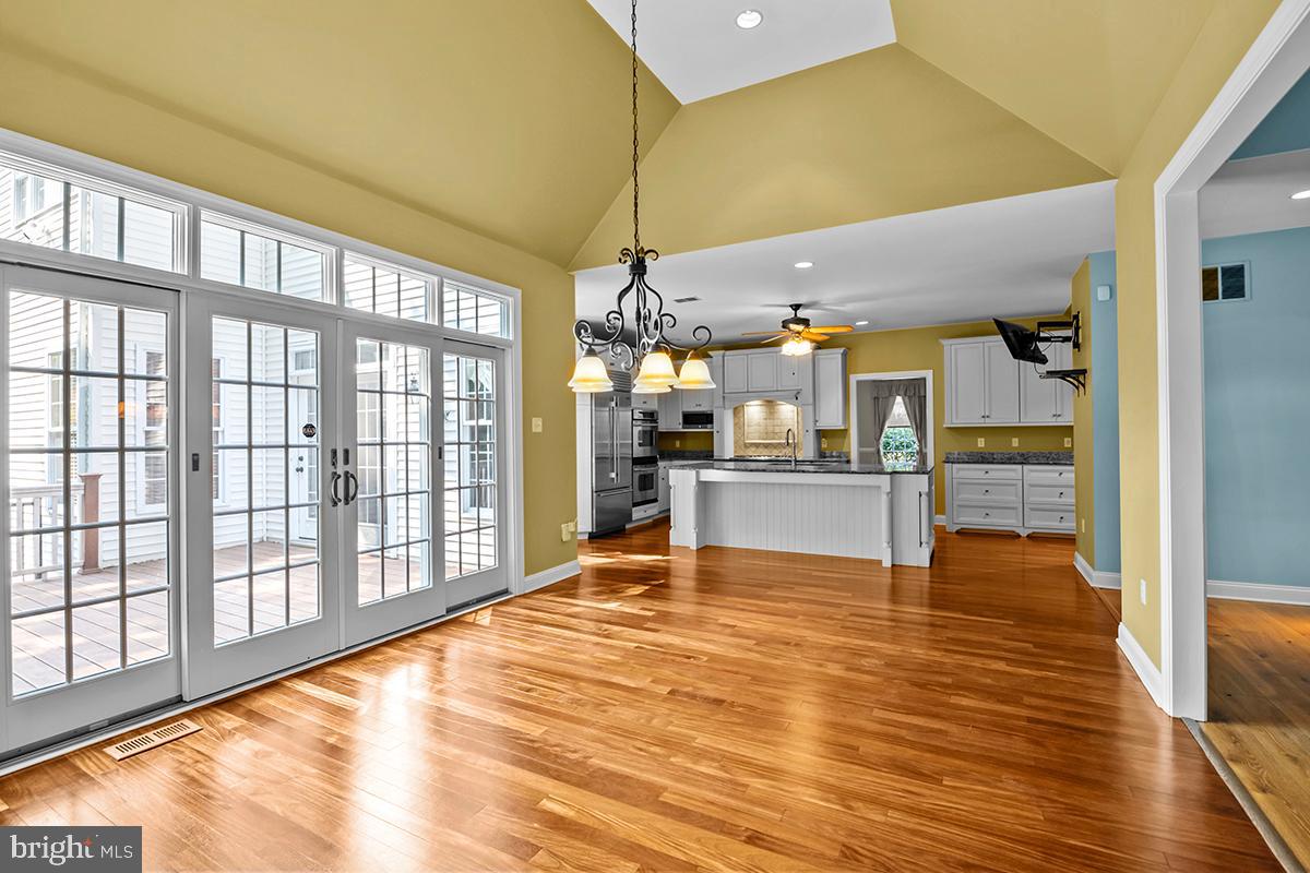 PONDVIEW - Residential