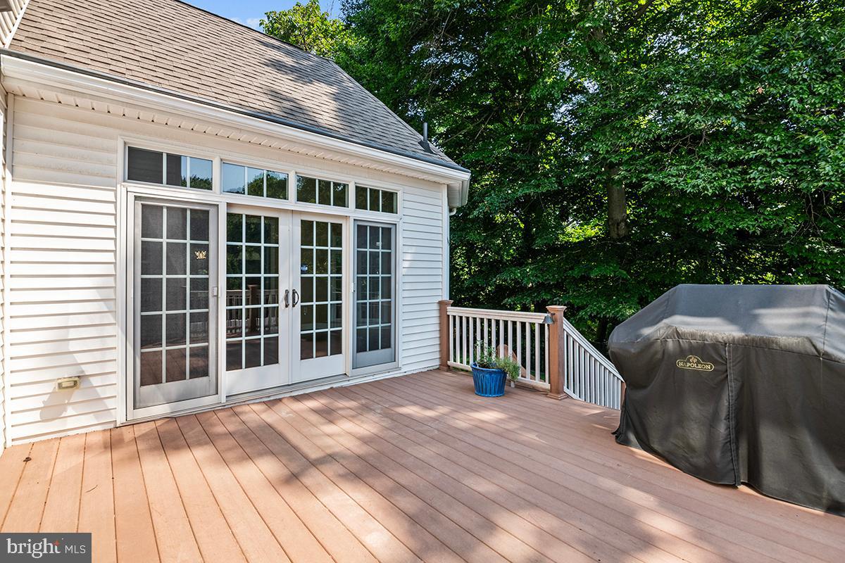 PONDVIEW - Residential