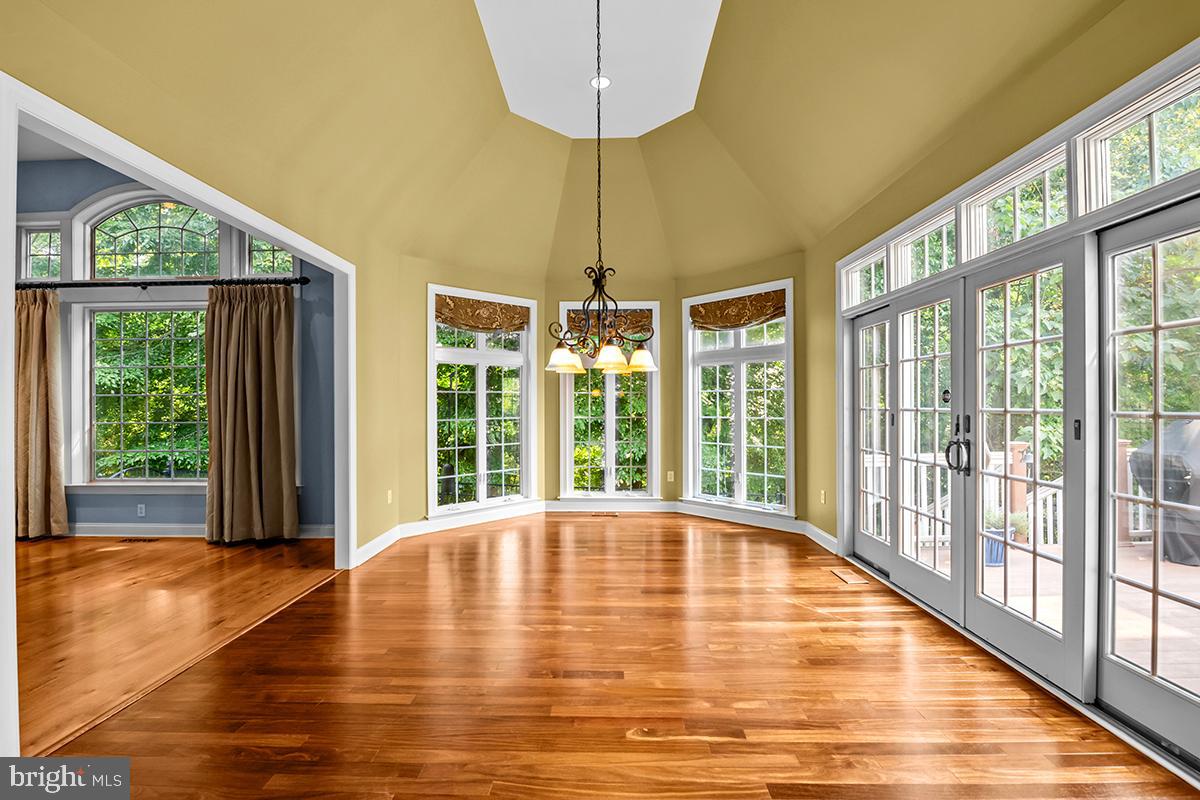 PONDVIEW - Residential