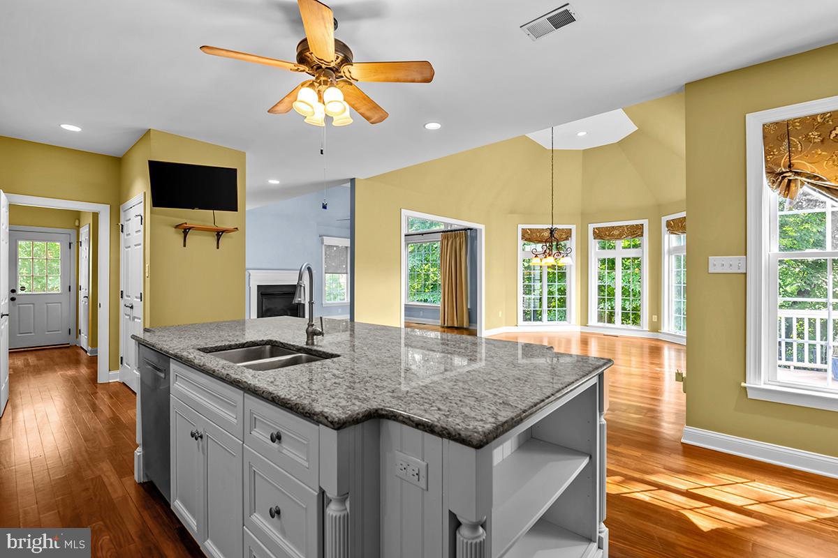 PONDVIEW - Residential