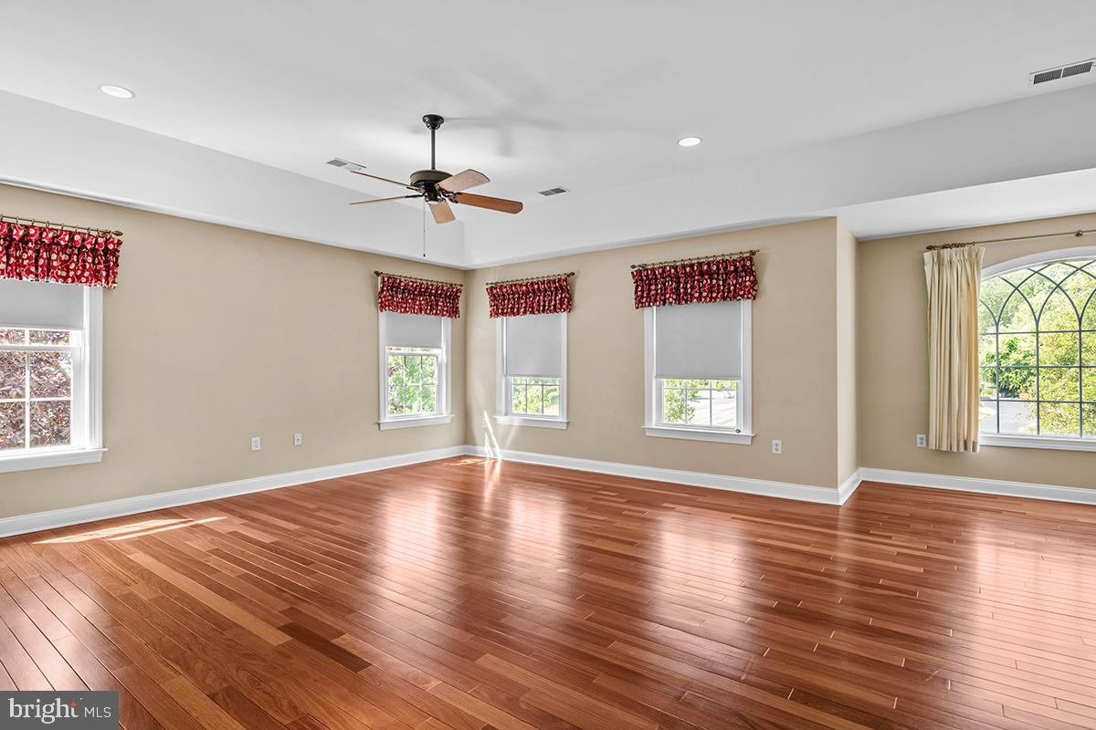 PONDVIEW - Residential