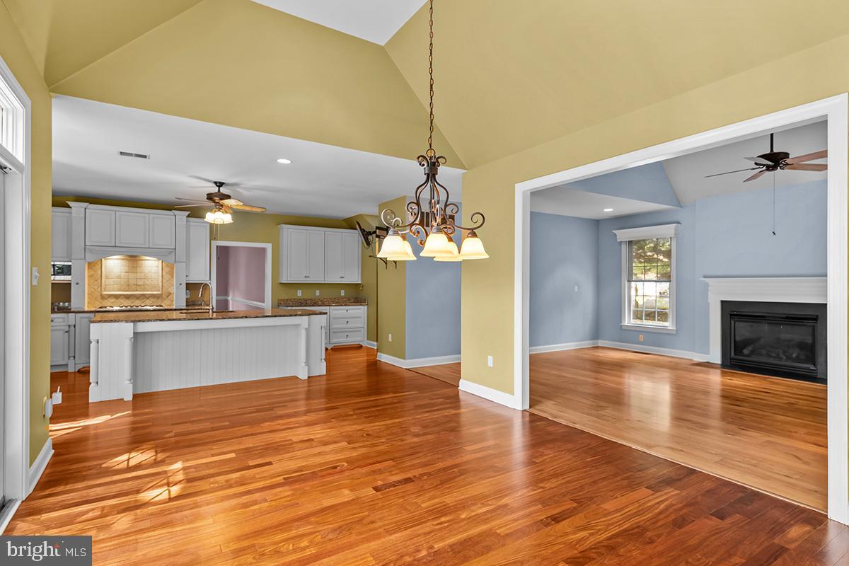 PONDVIEW - Residential