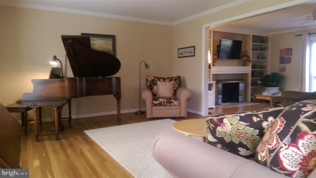 COUNTRY CLUB PARK - Residential