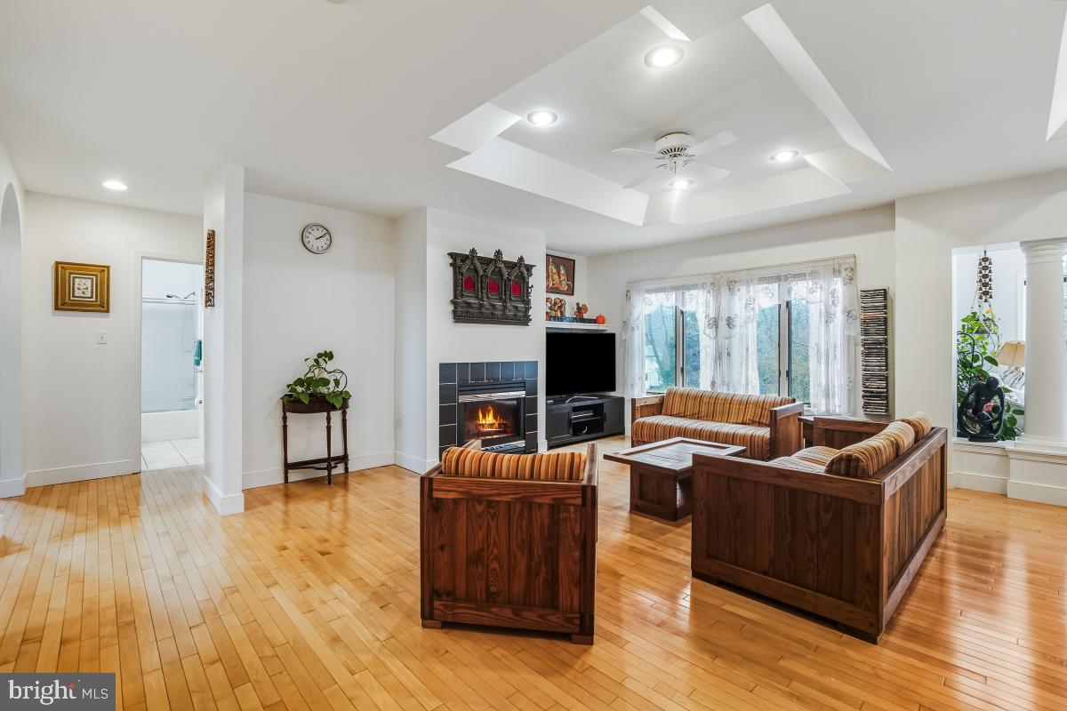 POTOMAC OUTSIDE - Residential