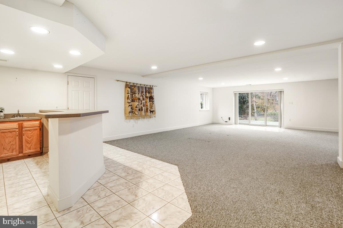 POTOMAC OUTSIDE - Residential