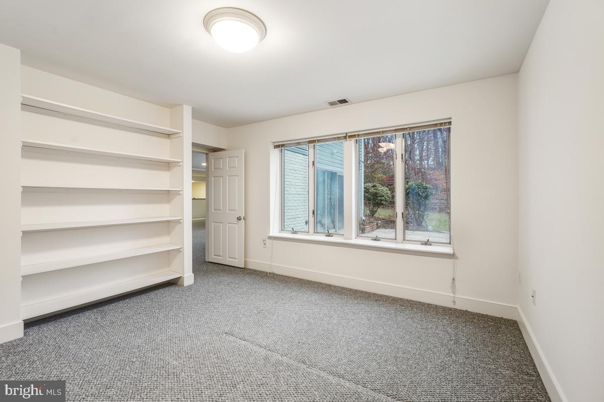 POTOMAC OUTSIDE - Residential