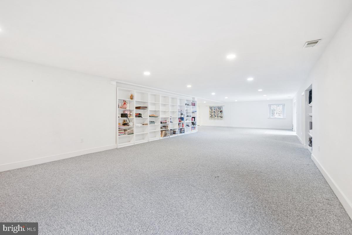 POTOMAC OUTSIDE - Residential