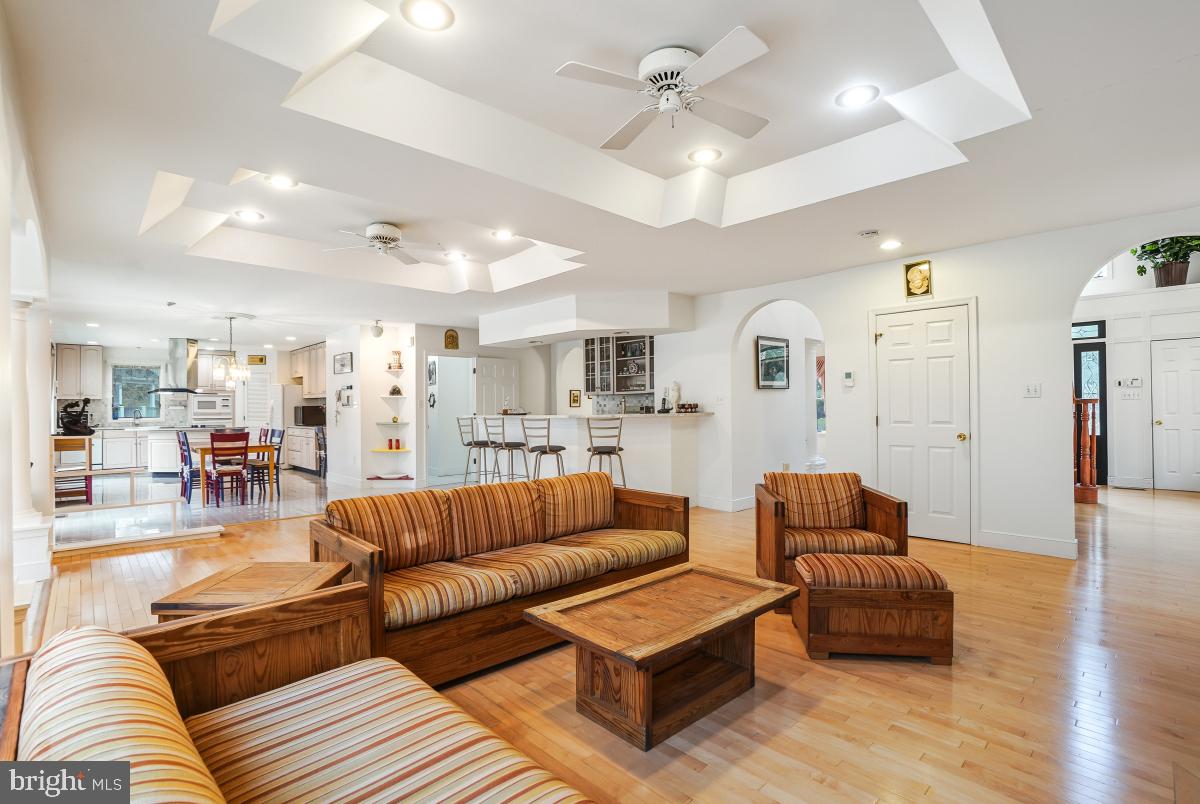 POTOMAC OUTSIDE - Residential