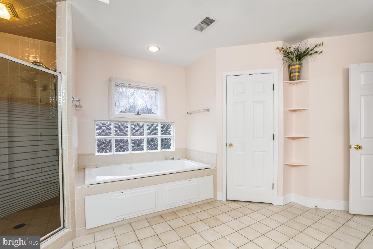 POTOMAC OUTSIDE - Residential