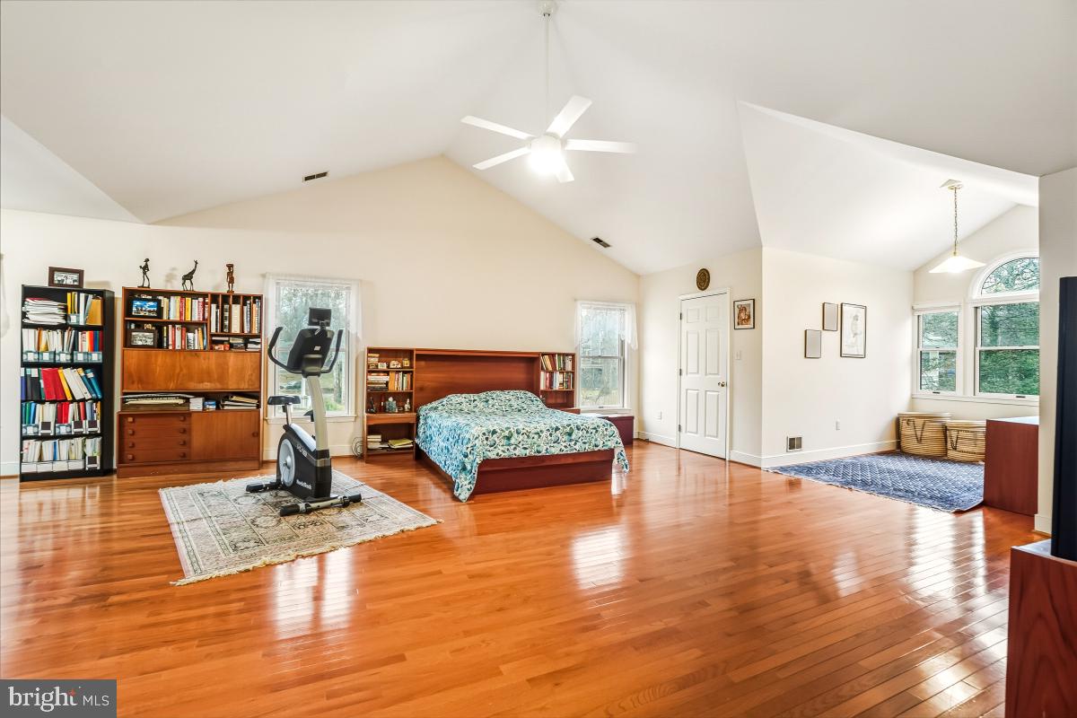 POTOMAC OUTSIDE - Residential