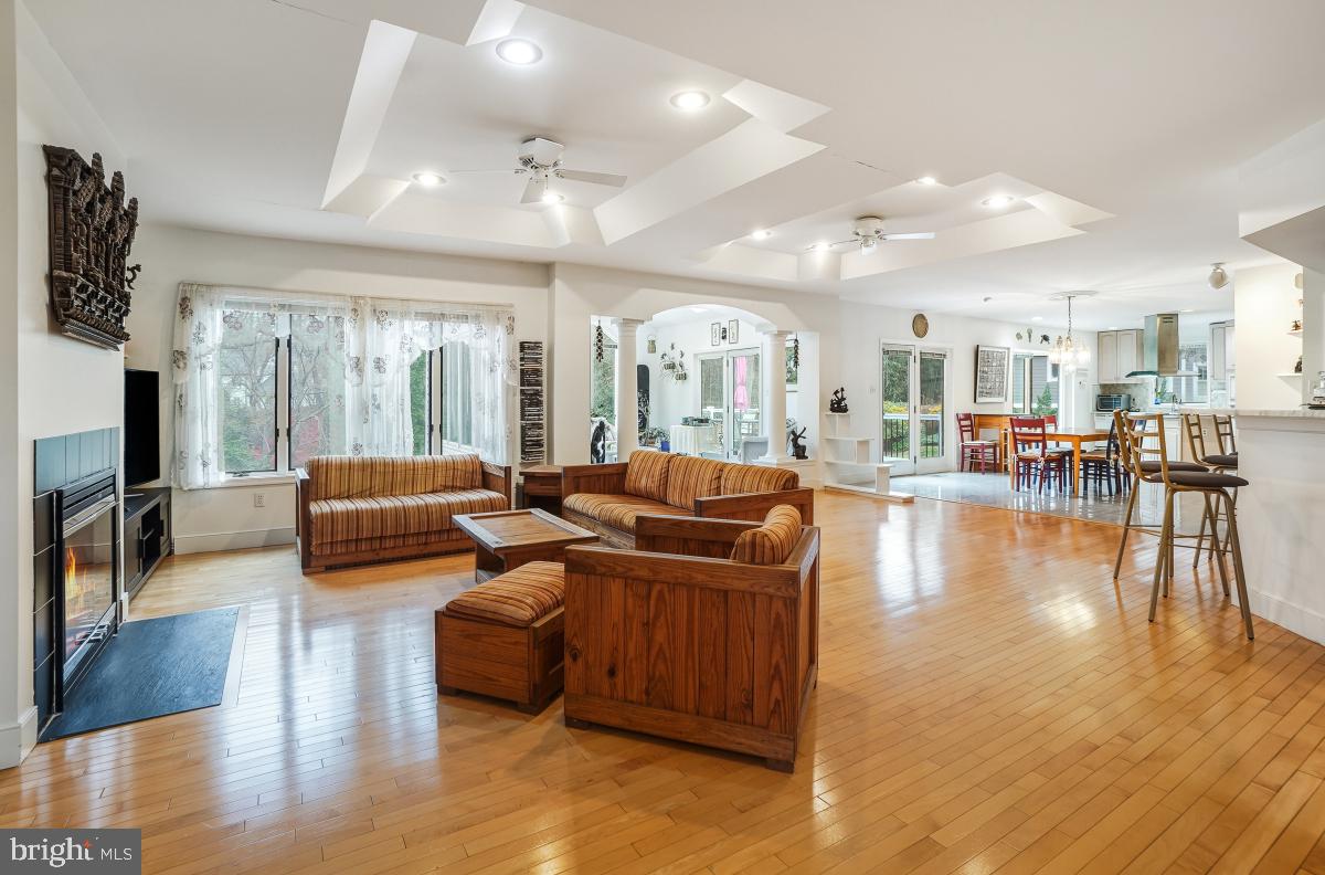 POTOMAC OUTSIDE - Residential