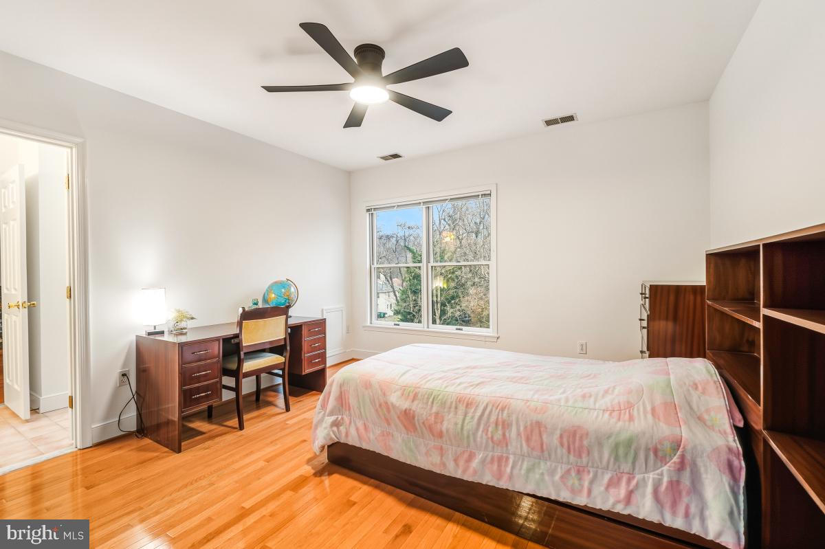 POTOMAC OUTSIDE - Residential