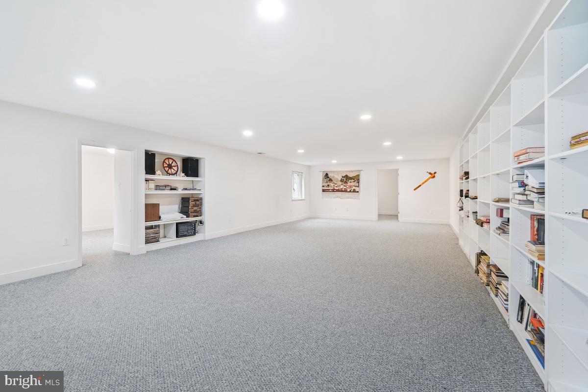 POTOMAC OUTSIDE - Residential