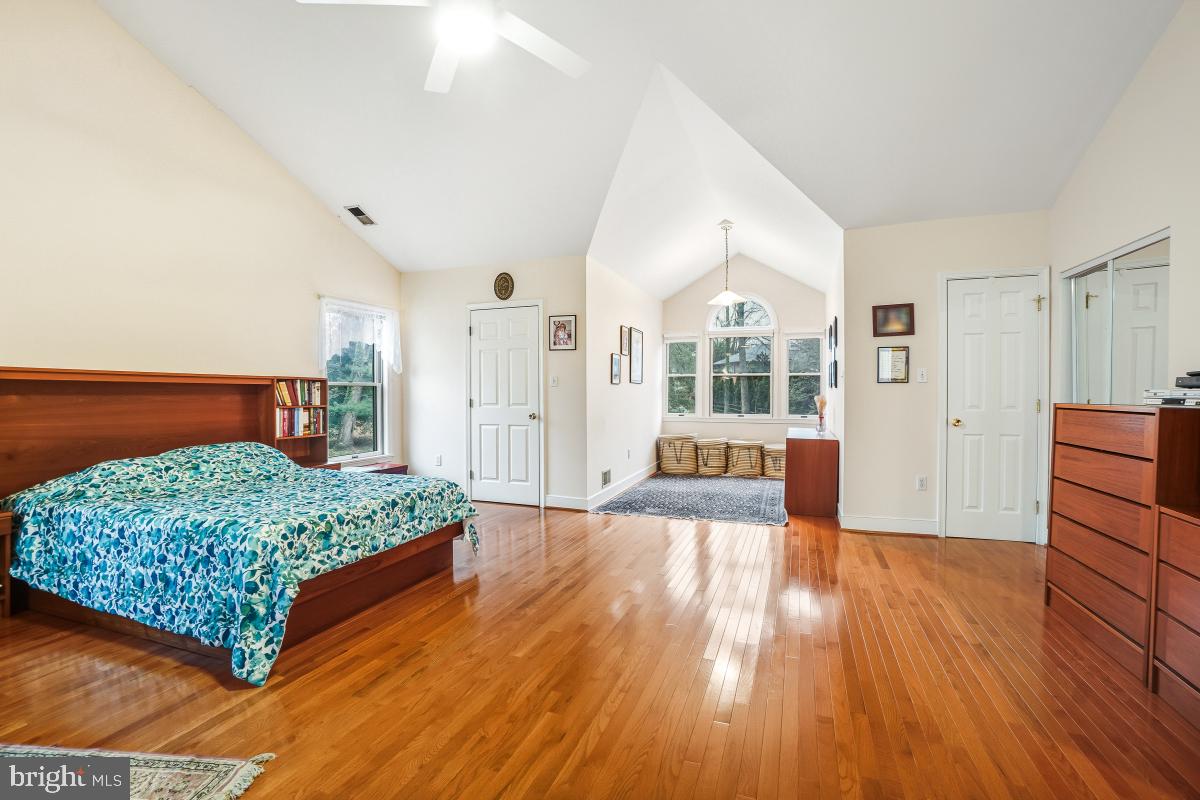 POTOMAC OUTSIDE - Residential