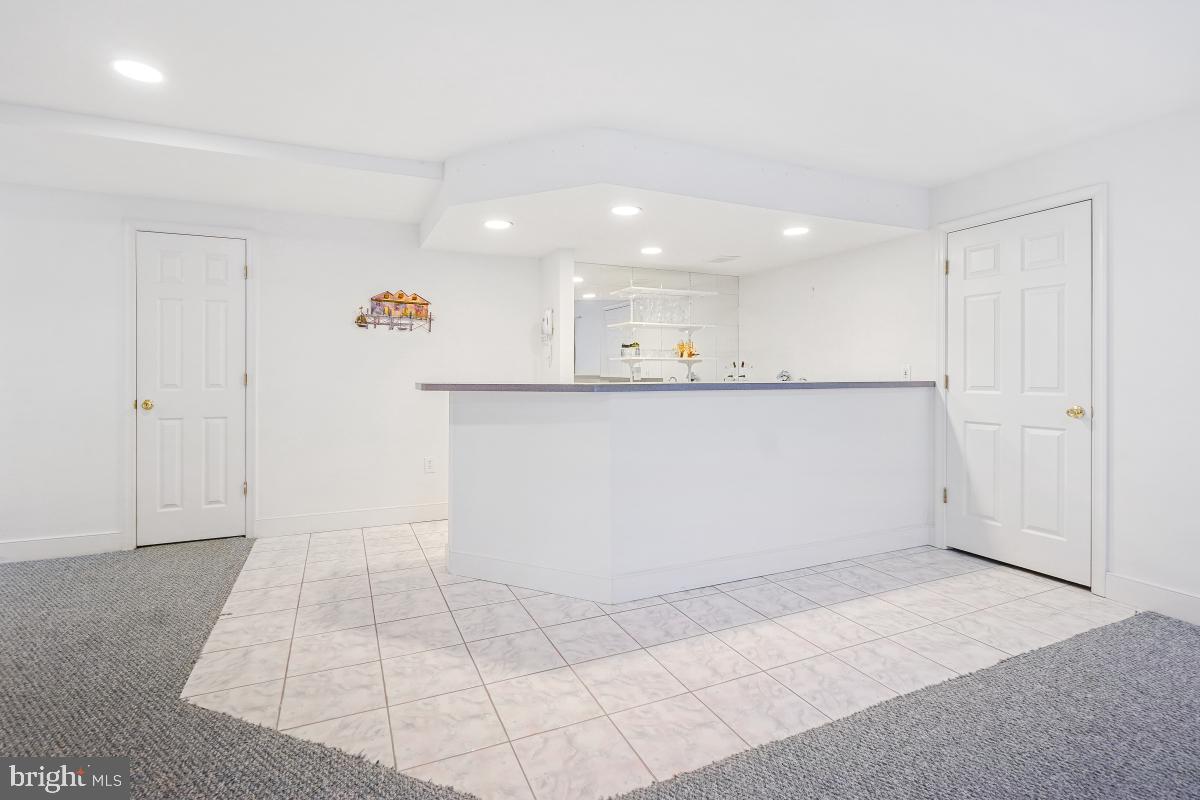 POTOMAC OUTSIDE - Residential