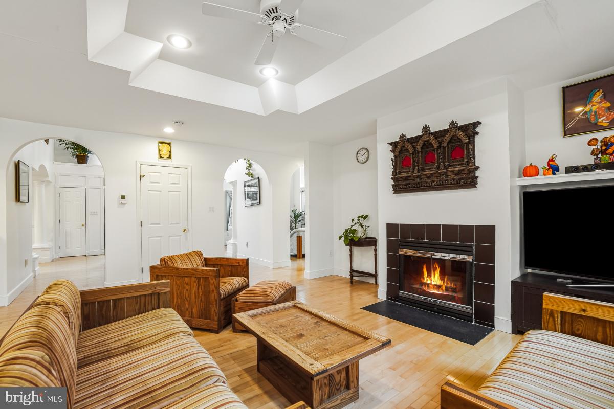 POTOMAC OUTSIDE - Residential