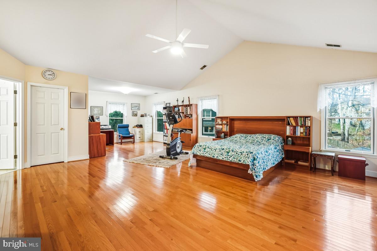 POTOMAC OUTSIDE - Residential