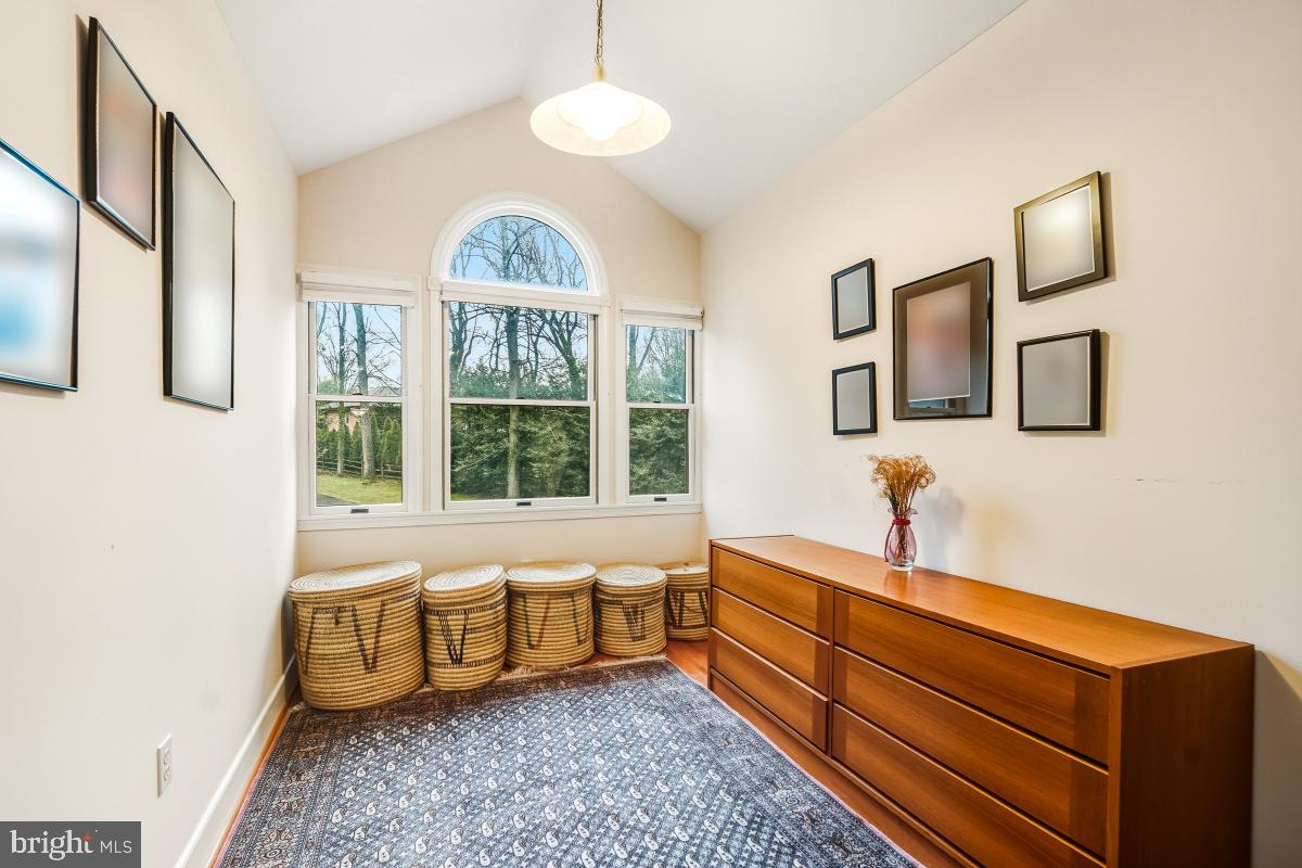 POTOMAC OUTSIDE - Residential