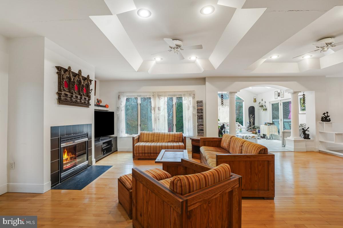 POTOMAC OUTSIDE - Residential