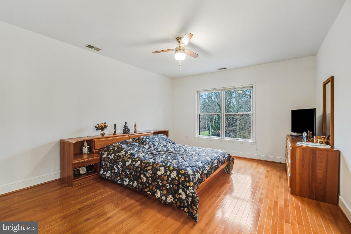 POTOMAC OUTSIDE - Residential