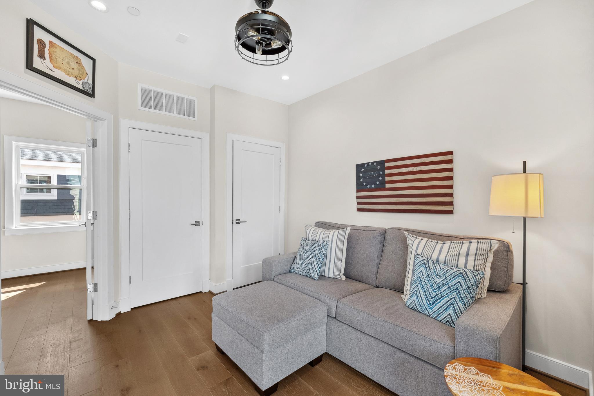 OLD TOWN ALEXANDRIA - Residential