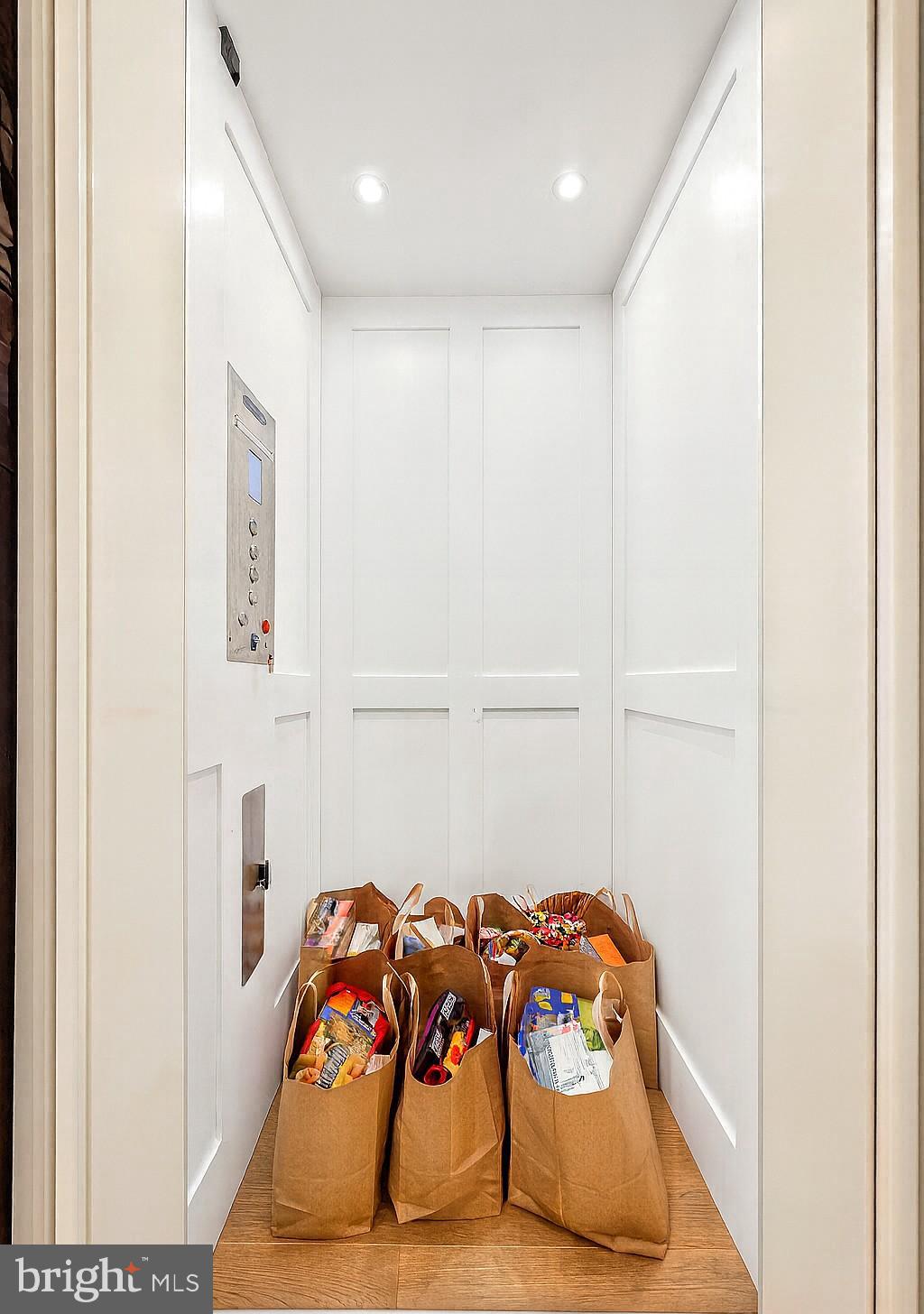 OLD TOWN ALEXANDRIA - Residential