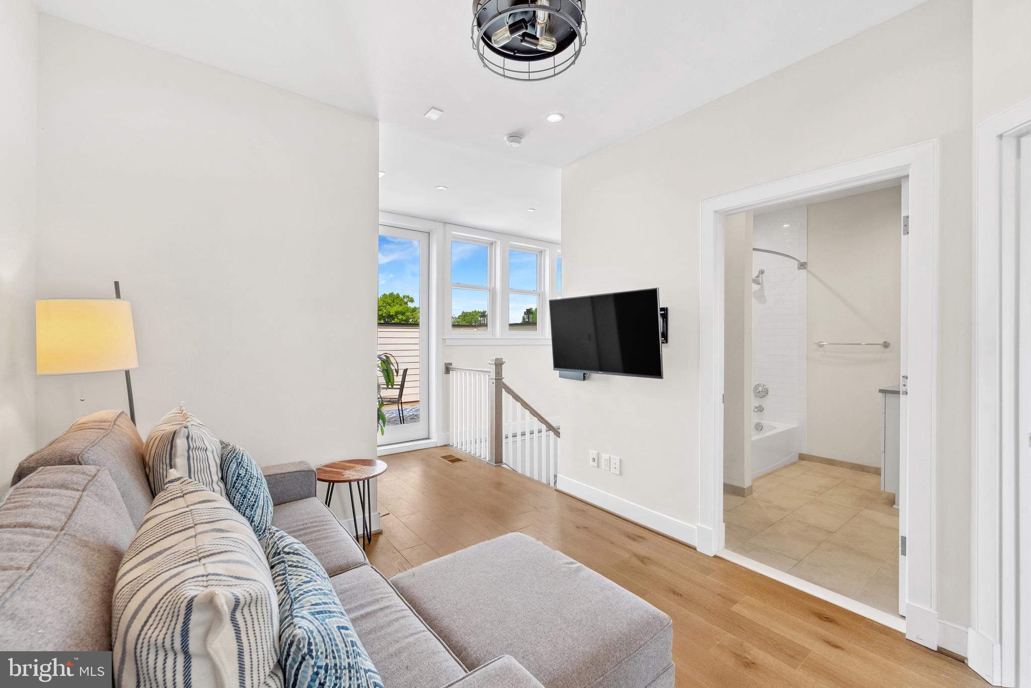 OLD TOWN ALEXANDRIA - Residential