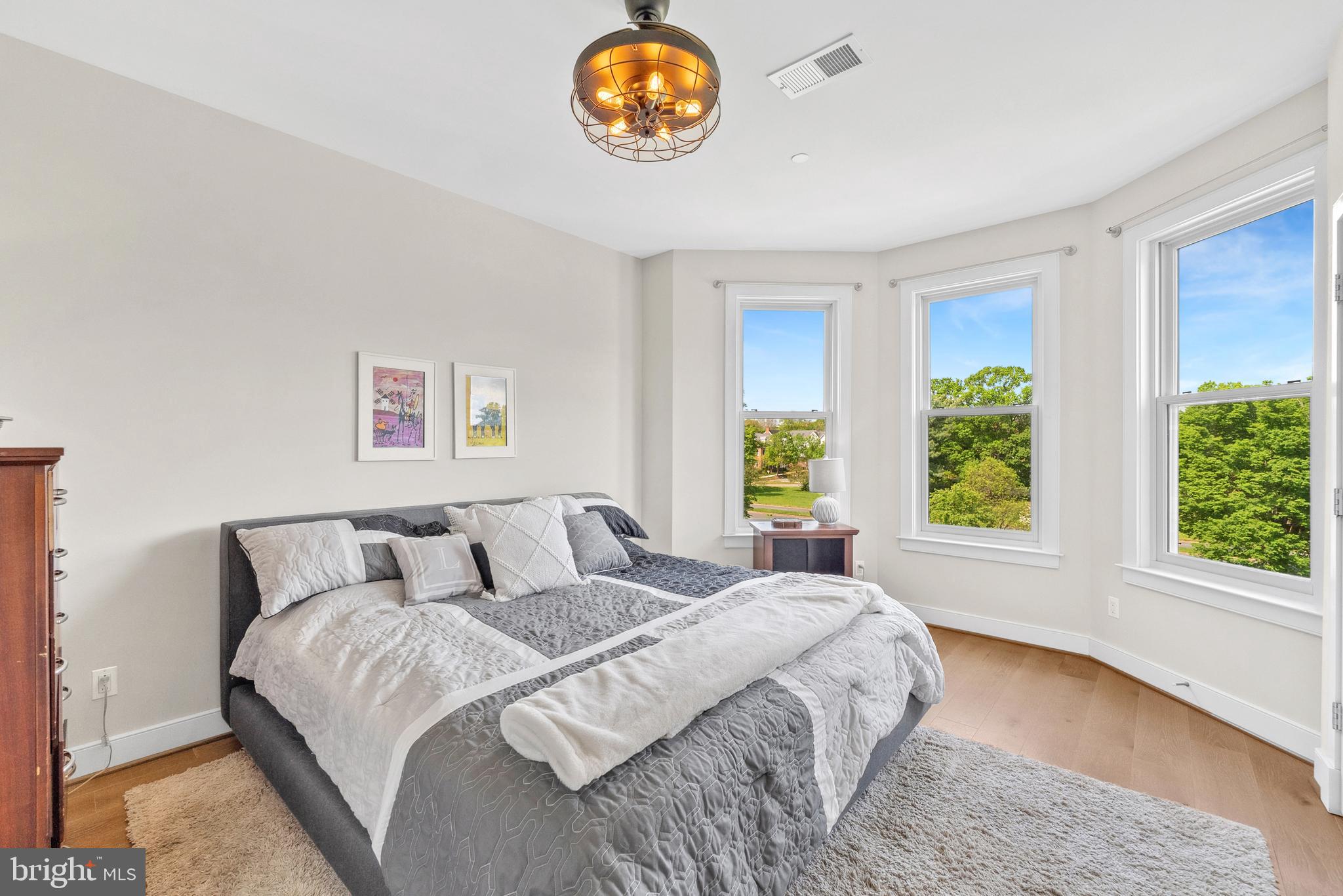 OLD TOWN ALEXANDRIA - Residential