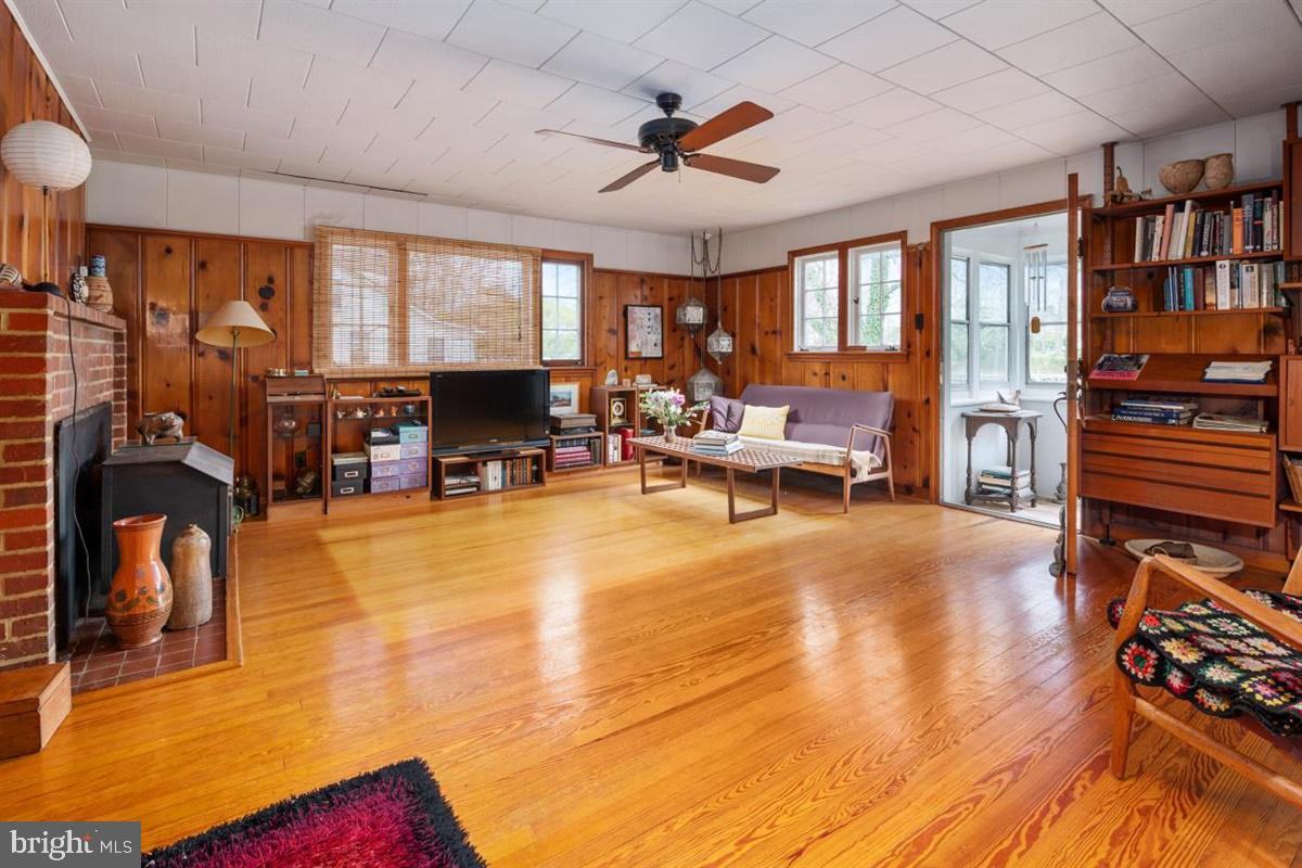 WHITEHALL BEACH - Residential