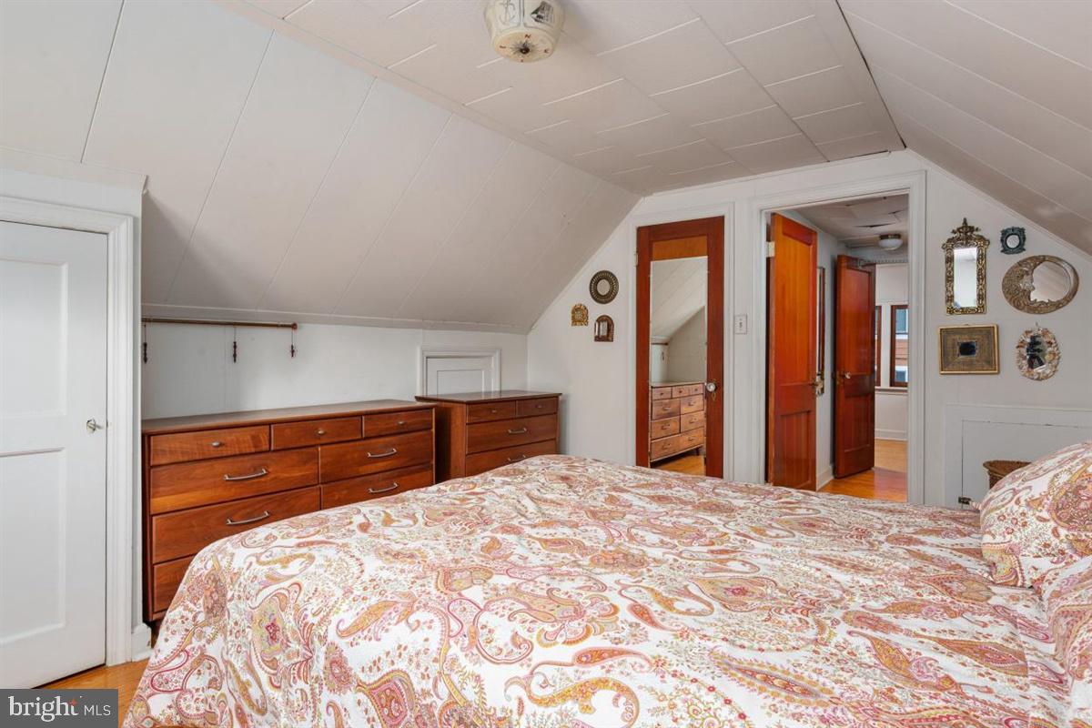 WHITEHALL BEACH - Residential