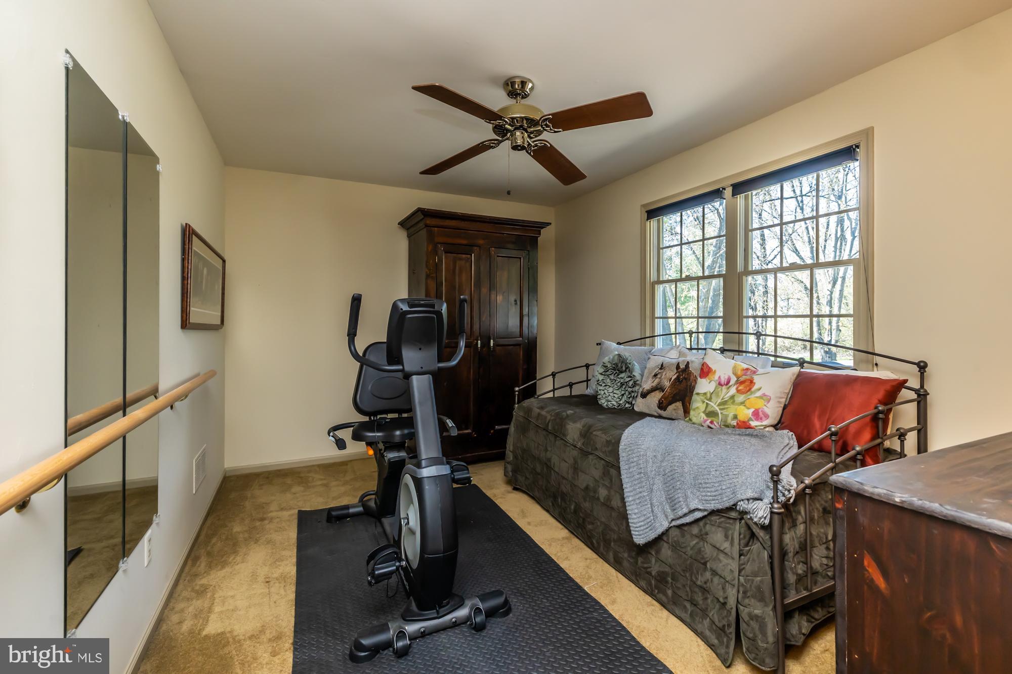 FOX LEE MANOR - Residential